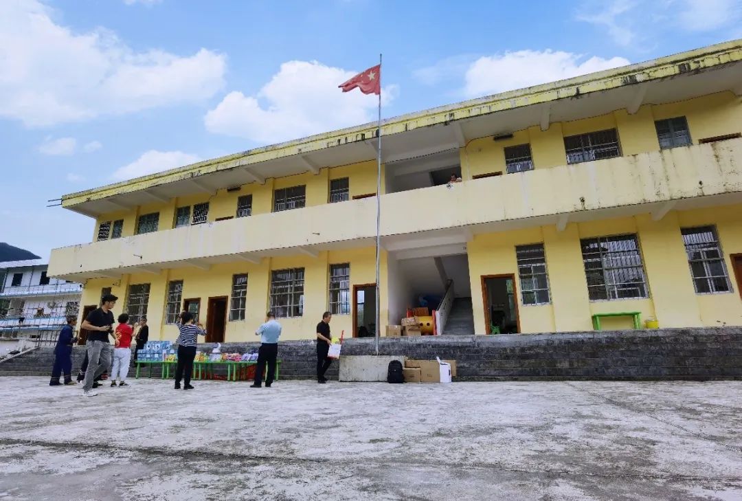 山區(qū)學(xué)校 山區(qū)學(xué)校